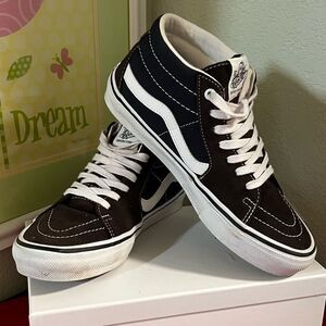 Vans Black and White Skateboard Sneakers 8.5